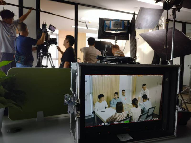 东乡TVC拍摄公司：科技产品视觉化大师，诠释未来感与功能美学
